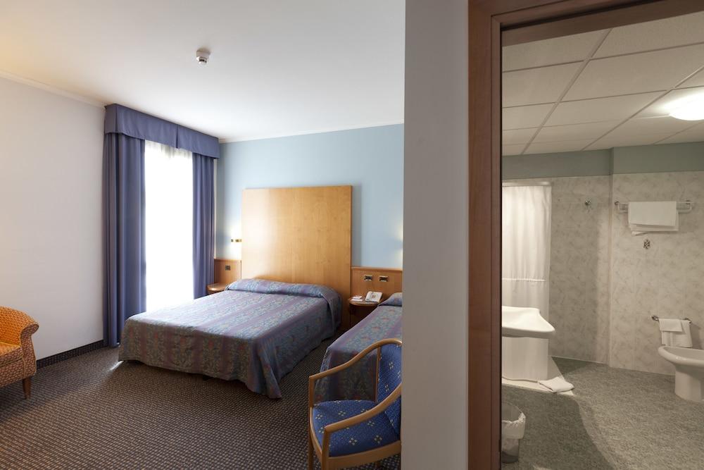 Una Hotels Оккьобелло Экстерьер фото