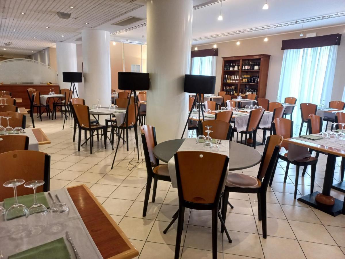 Una Hotels Оккьобелло Экстерьер фото