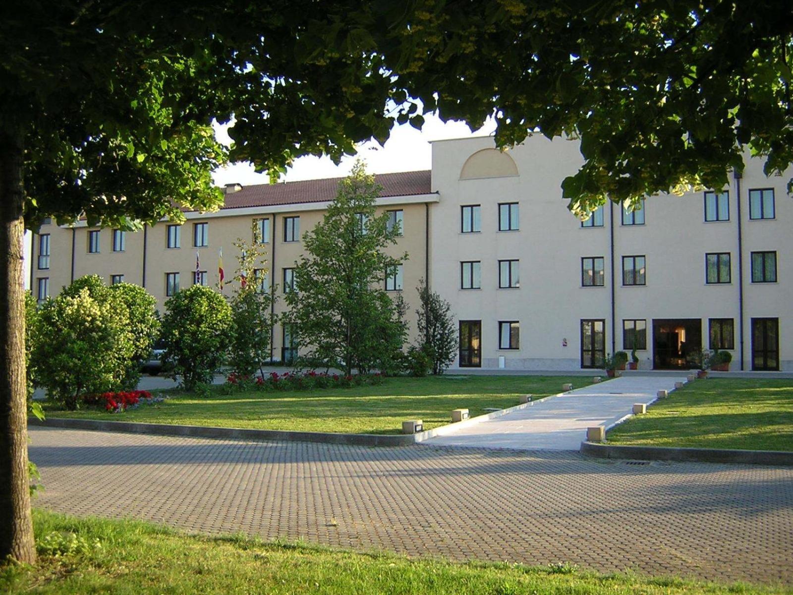 Una Hotels Оккьобелло Экстерьер фото