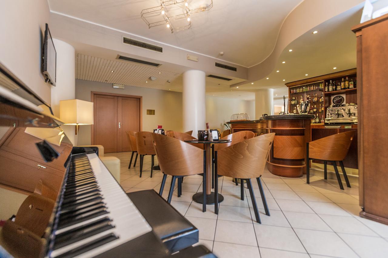 Una Hotels Оккьобелло Экстерьер фото