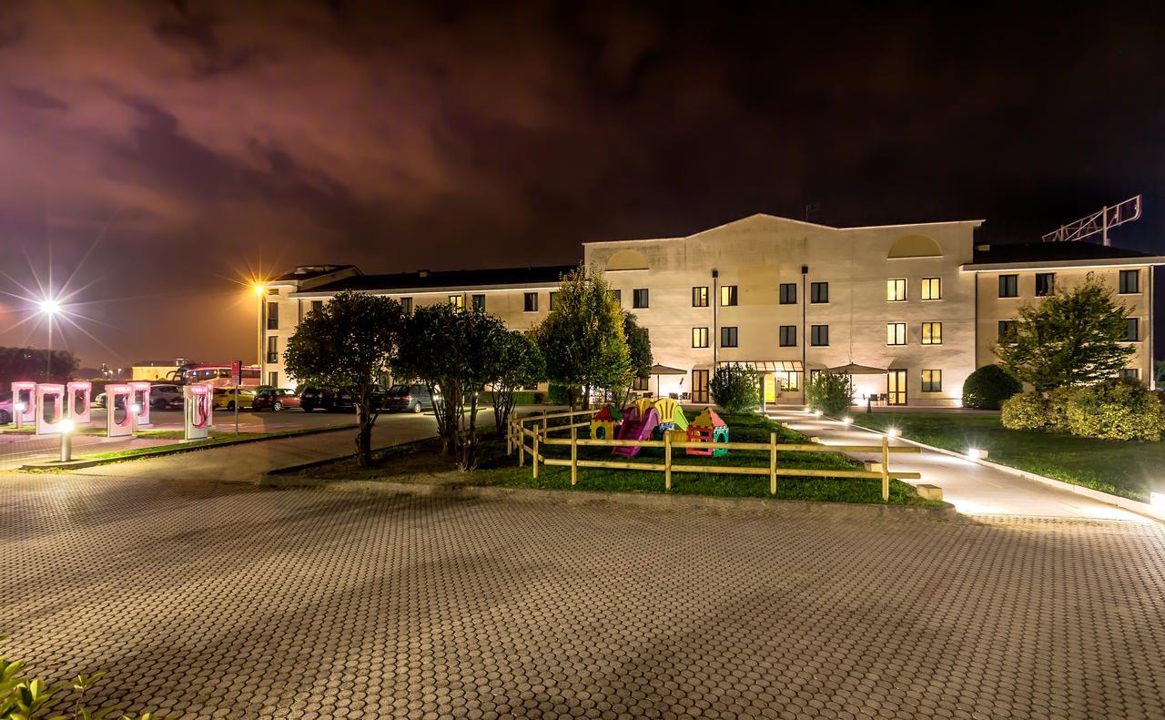 Una Hotels Оккьобелло Экстерьер фото