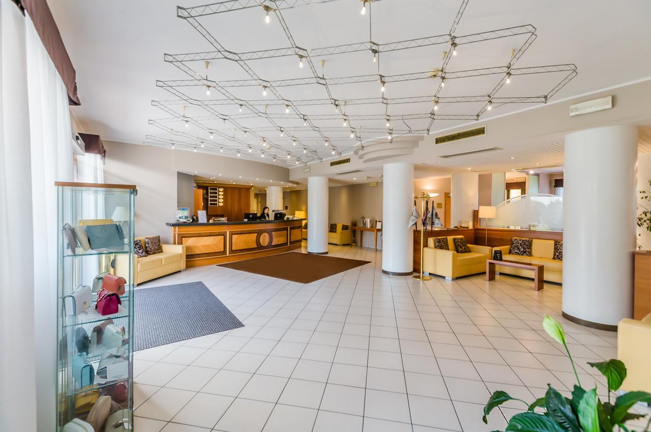Una Hotels Оккьобелло Экстерьер фото