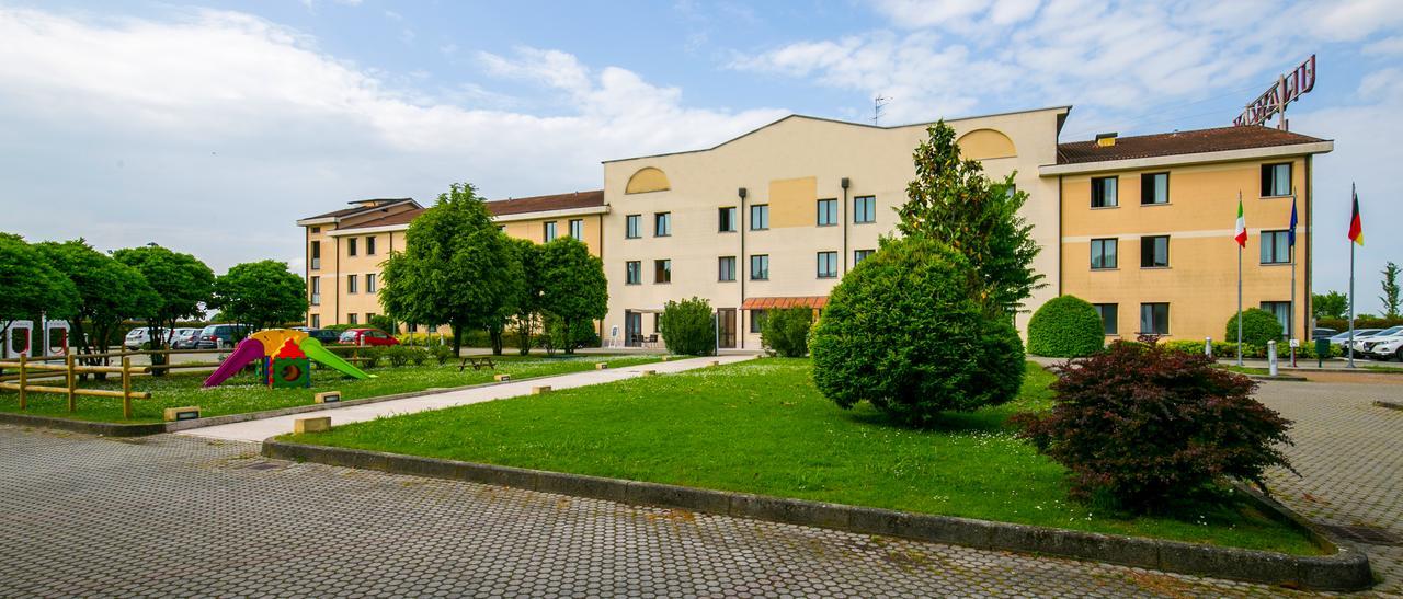 Una Hotels Оккьобелло Экстерьер фото