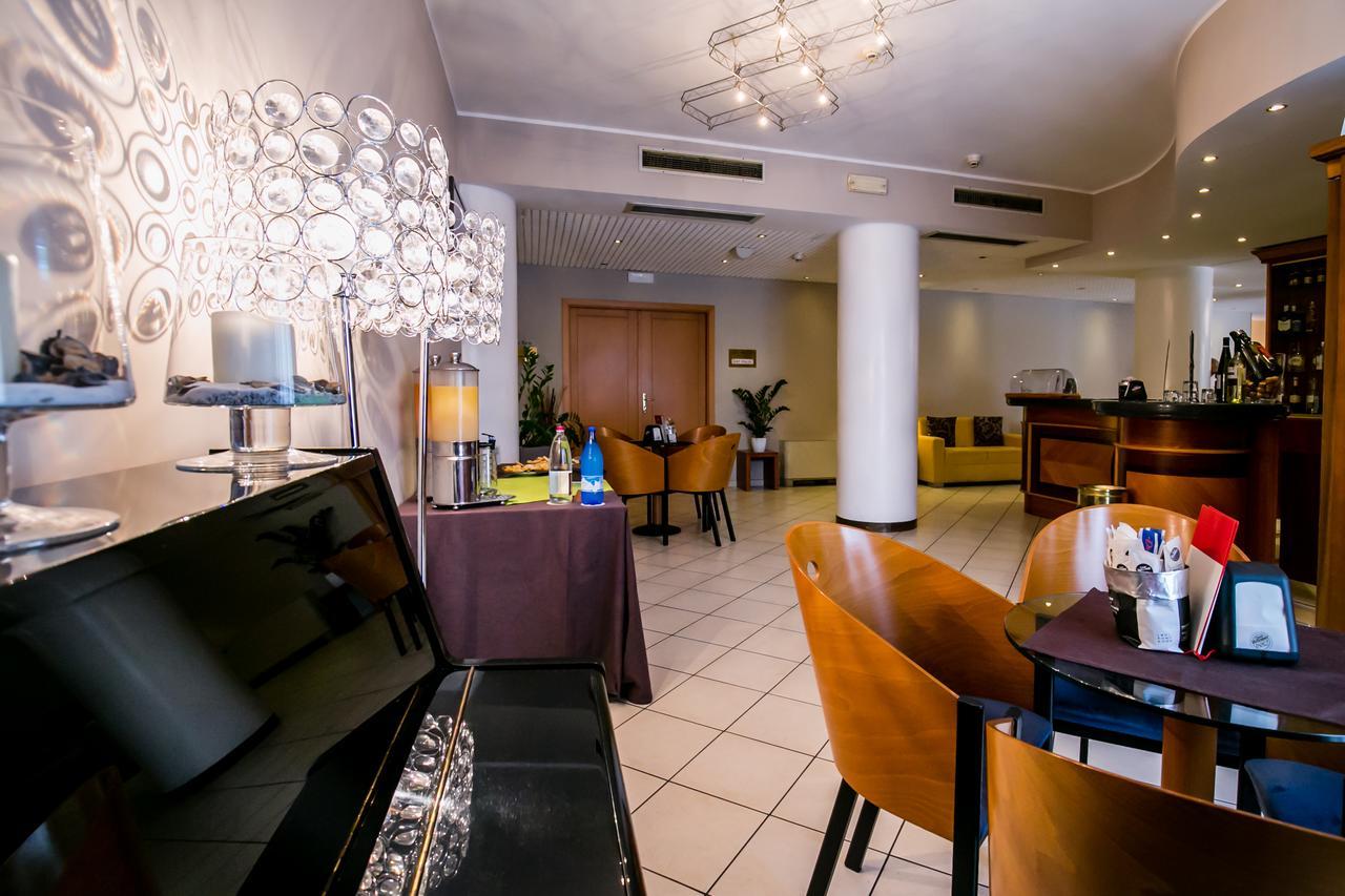 Una Hotels Оккьобелло Экстерьер фото