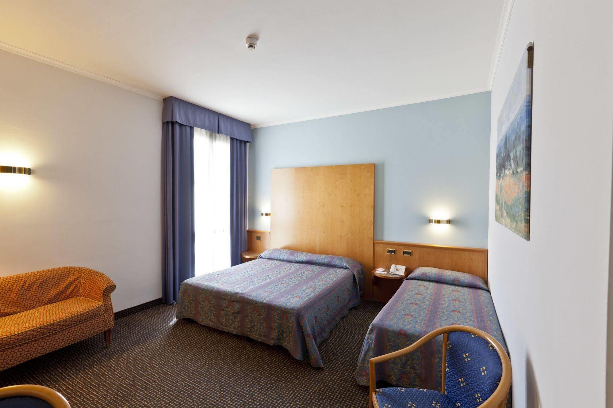 Una Hotels Оккьобелло Экстерьер фото