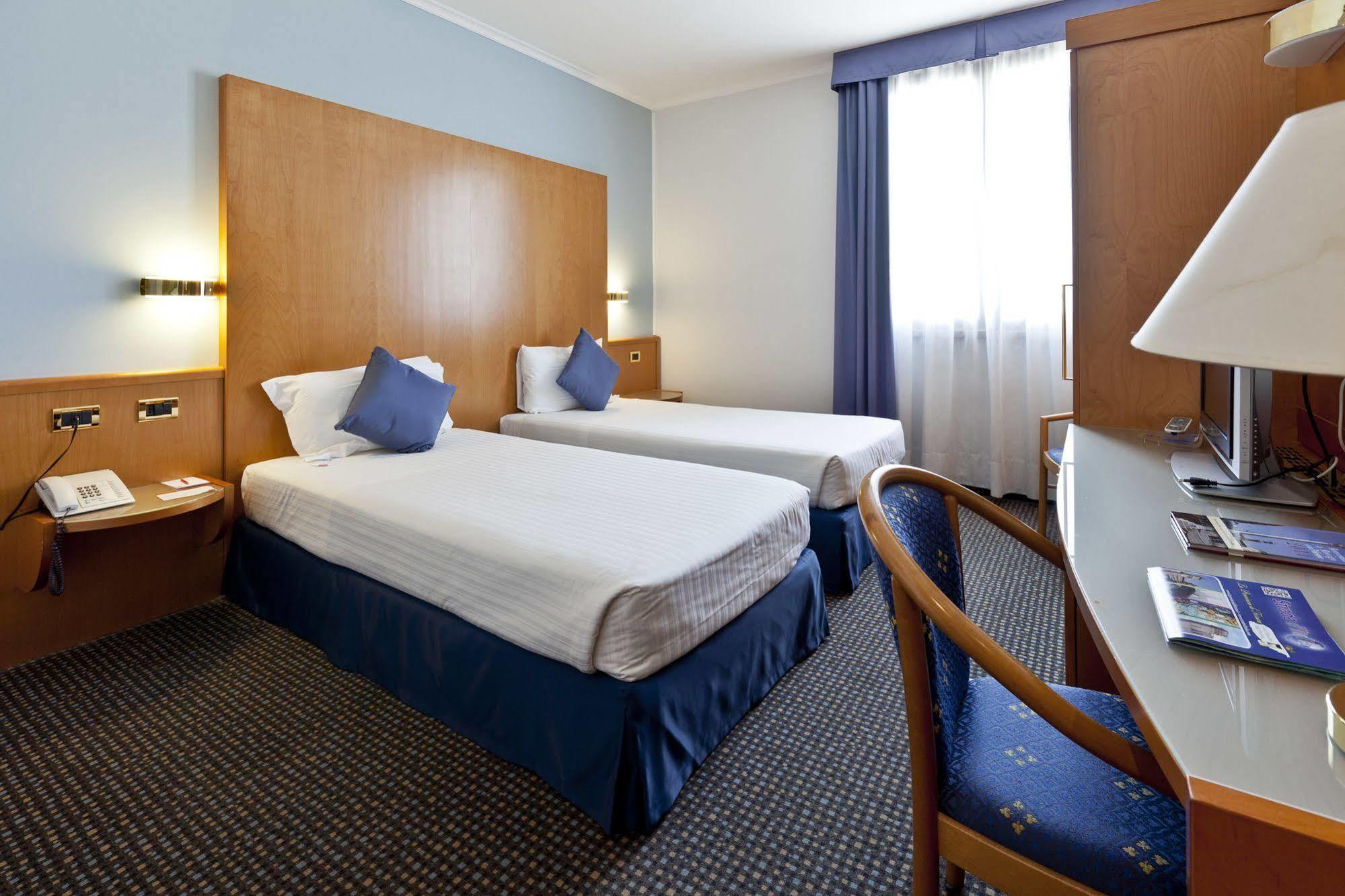 Una Hotels Оккьобелло Экстерьер фото