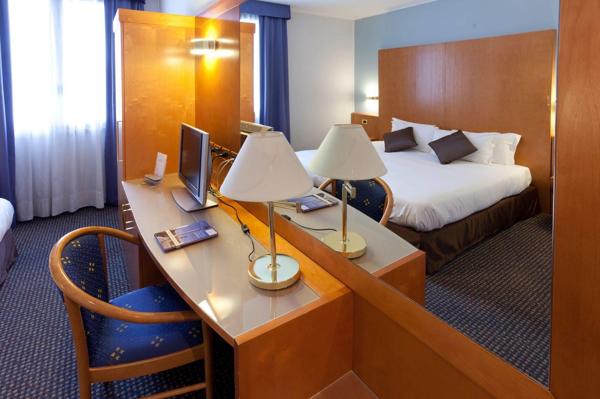 Una Hotels Оккьобелло Экстерьер фото