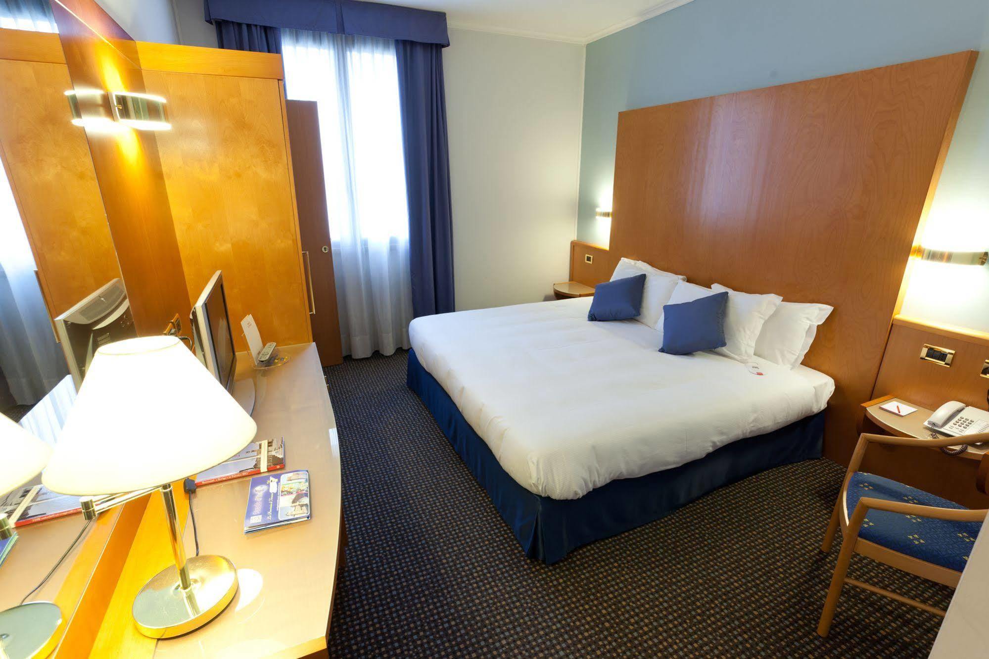 Una Hotels Оккьобелло Экстерьер фото