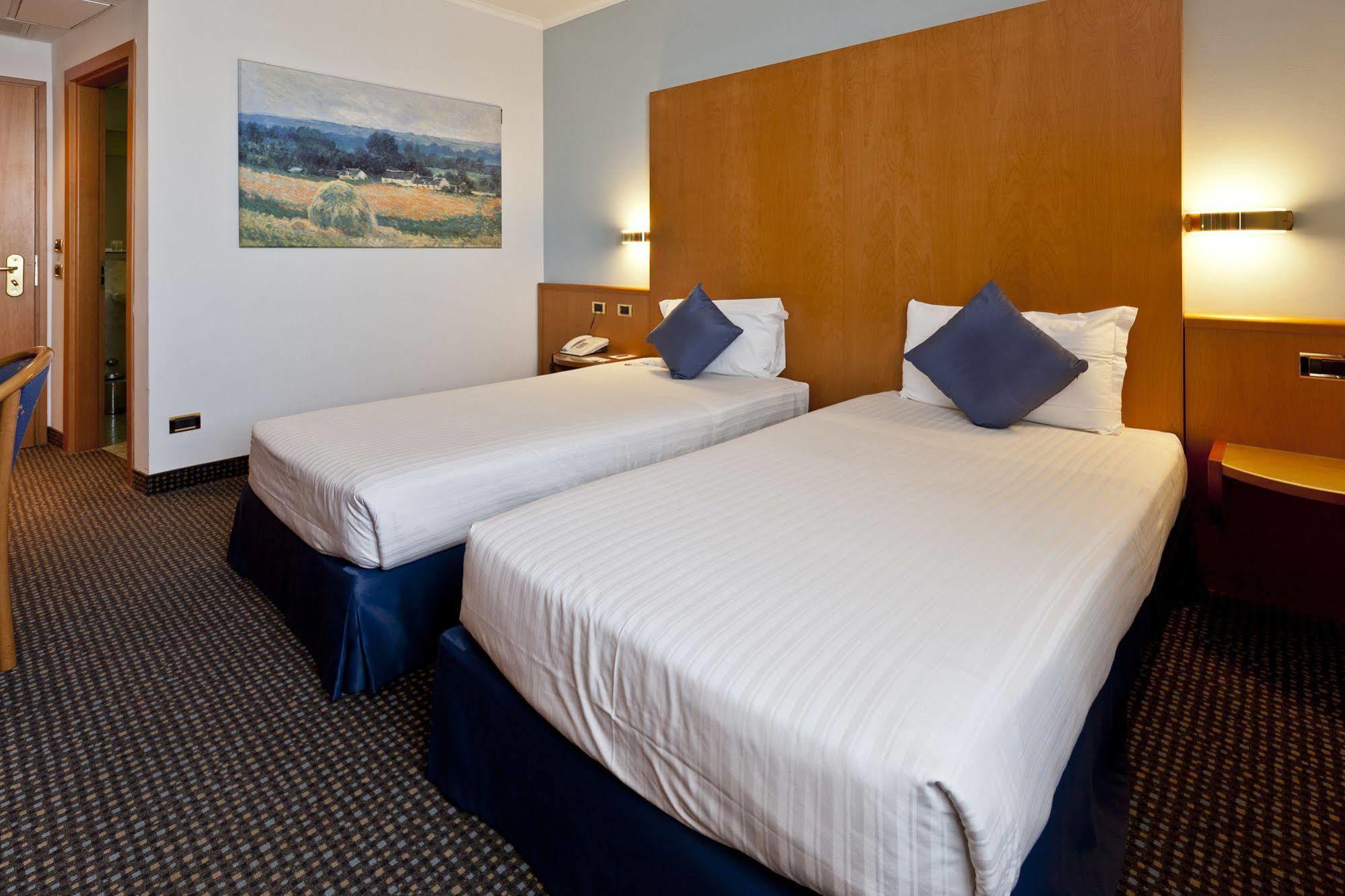 Una Hotels Оккьобелло Экстерьер фото
